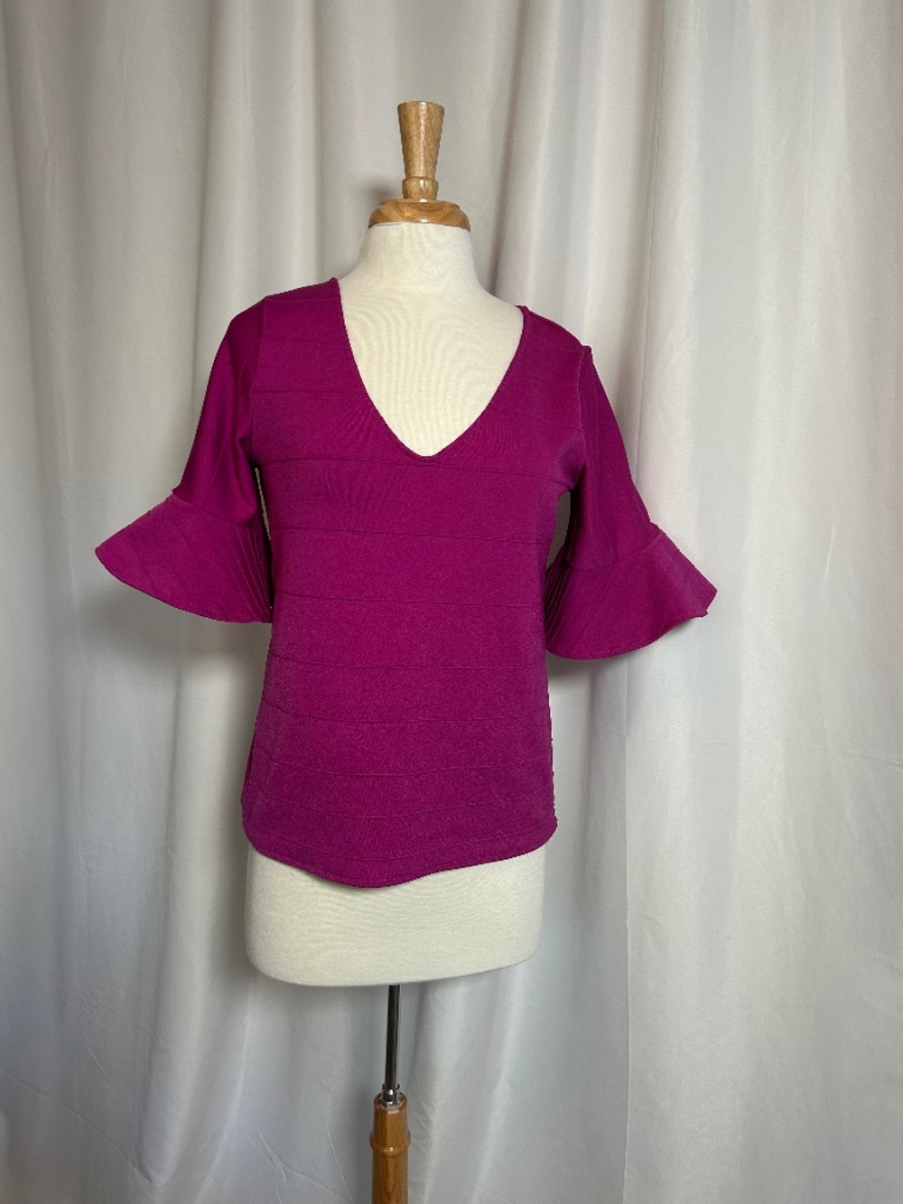 BANANA REPUBLIC BRIGHT PINK BELL-SLEEVED TOP - SIZE MEDIUM